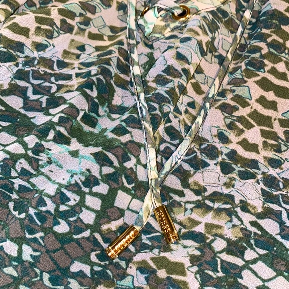 Guess Flowy Snakeskin Pattern Tank - Size XS | Color: Green - Picture 4 of 4